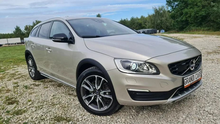 VOLVO V60 -