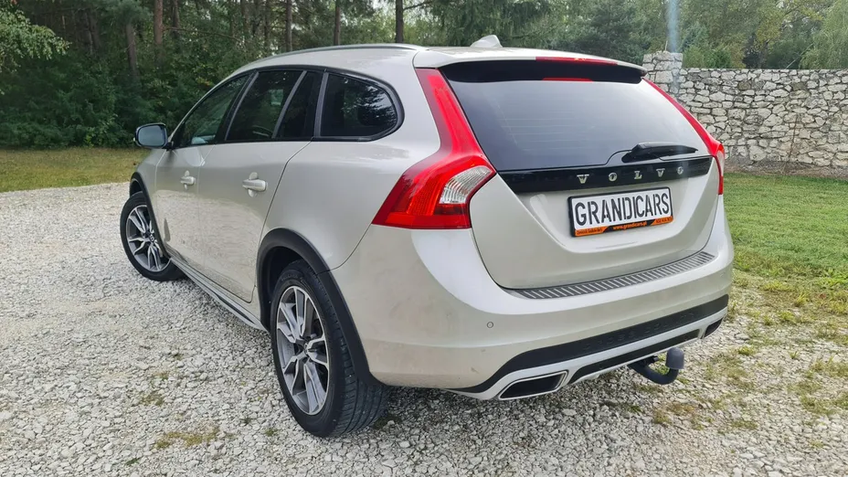 VOLVO V60 -