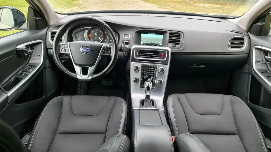 VOLVO V60 -