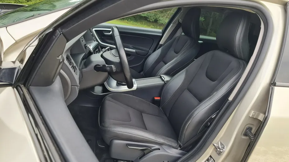 VOLVO V60 -