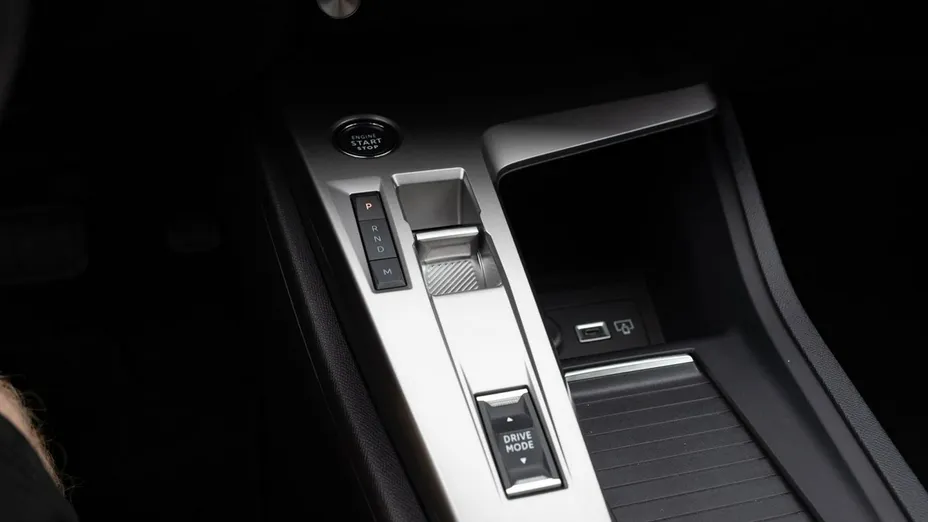 PEUGEOT 308 -