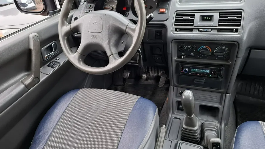 MITSUBISHI Pajero -