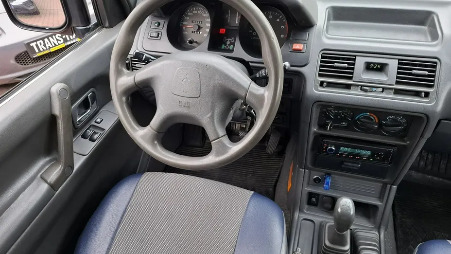 MITSUBISHI Pajero -