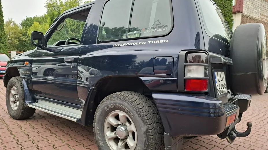MITSUBISHI Pajero -