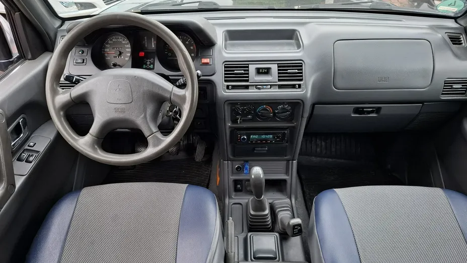 MITSUBISHI Pajero -