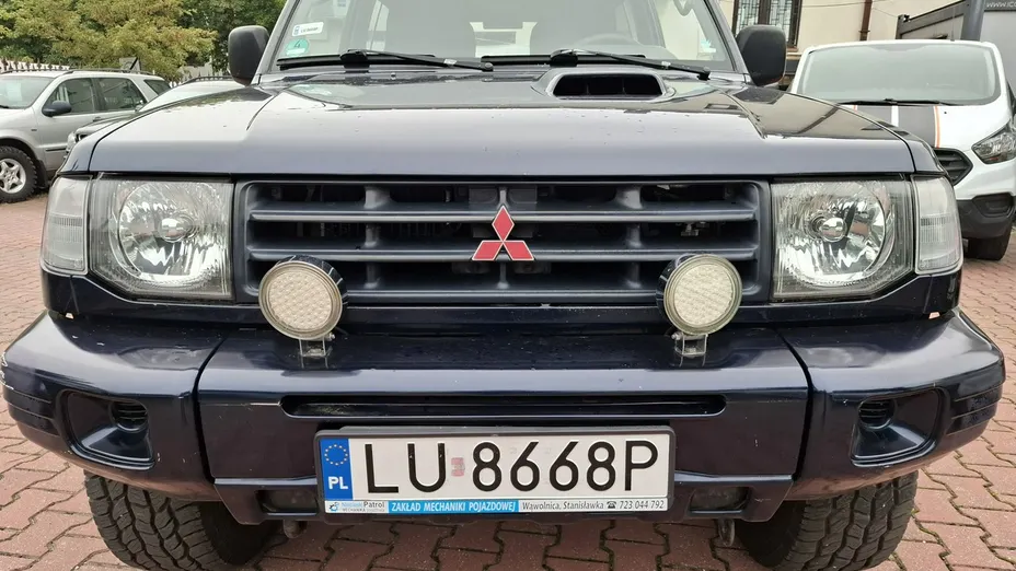 MITSUBISHI Pajero -