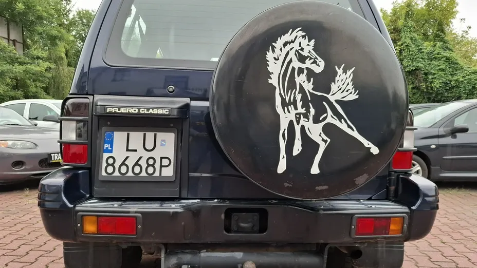 MITSUBISHI Pajero -