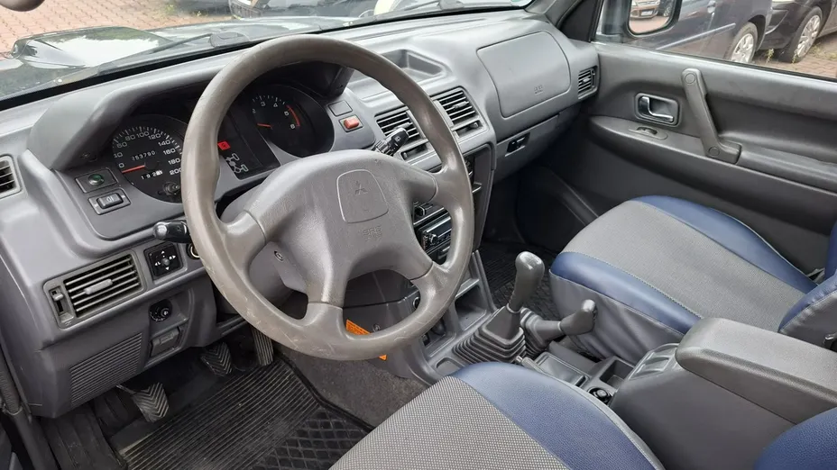 MITSUBISHI Pajero -