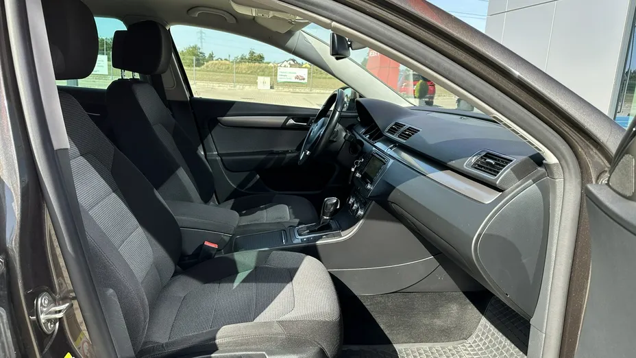 VOLKSWAGEN Passat -