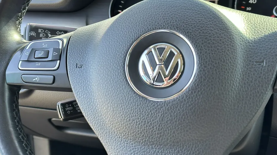 VOLKSWAGEN Passat -