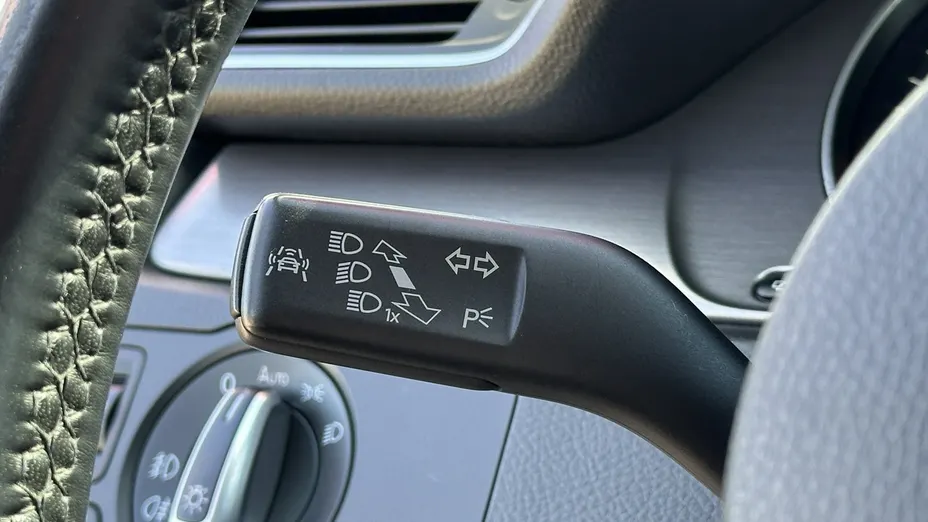 VOLKSWAGEN Passat -