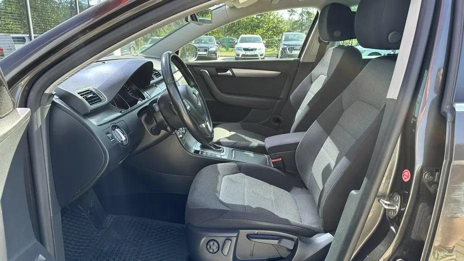 VOLKSWAGEN Passat -