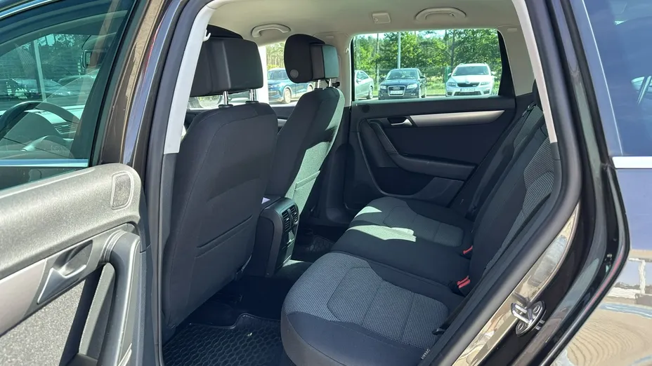 VOLKSWAGEN Passat -