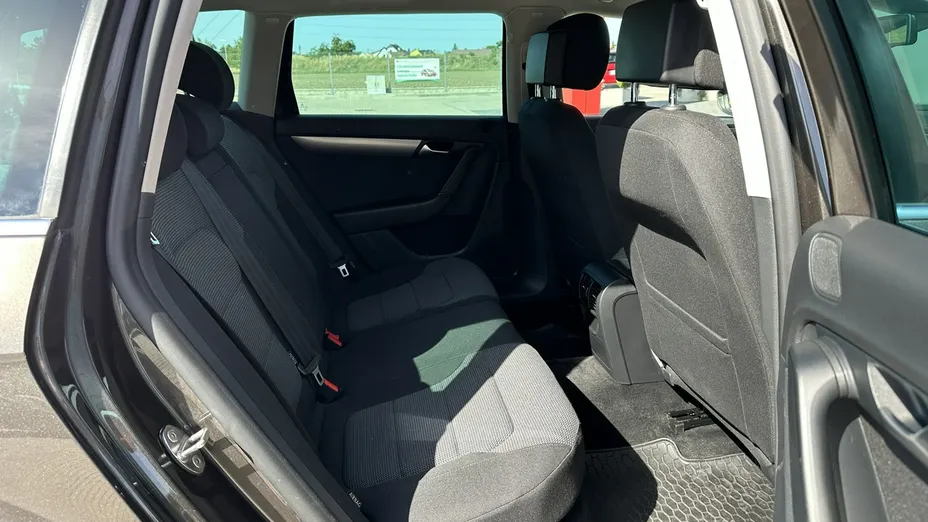 VOLKSWAGEN Passat -