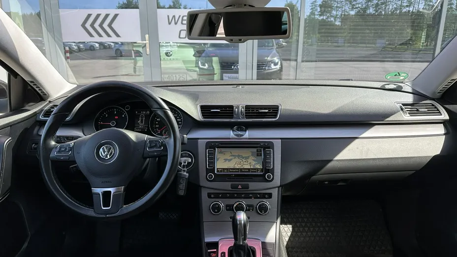 VOLKSWAGEN Passat -