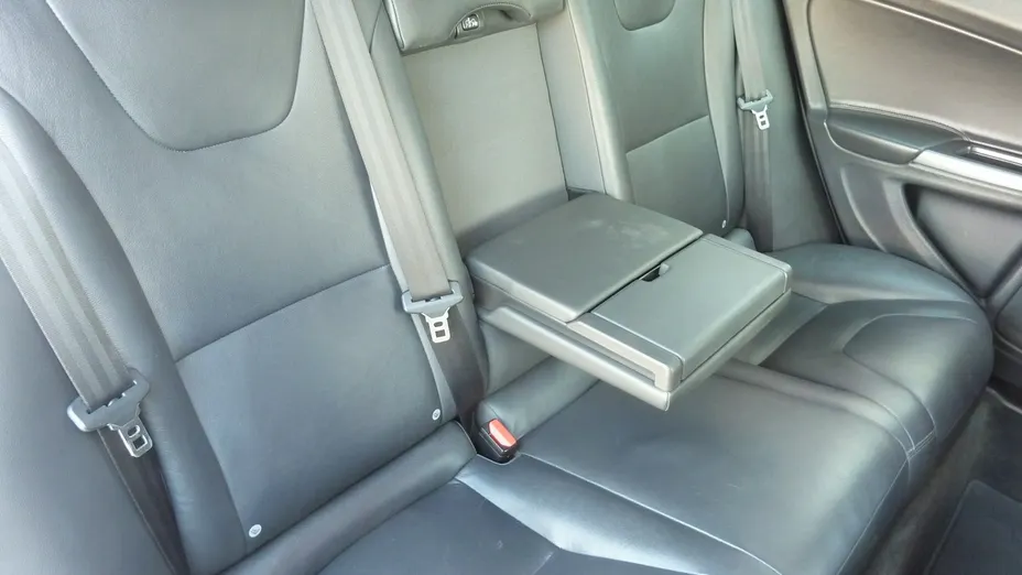 VOLVO V60 -