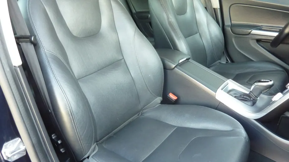 VOLVO V60 -