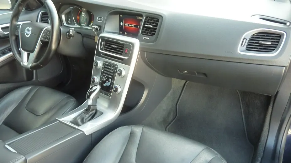 VOLVO V60 -