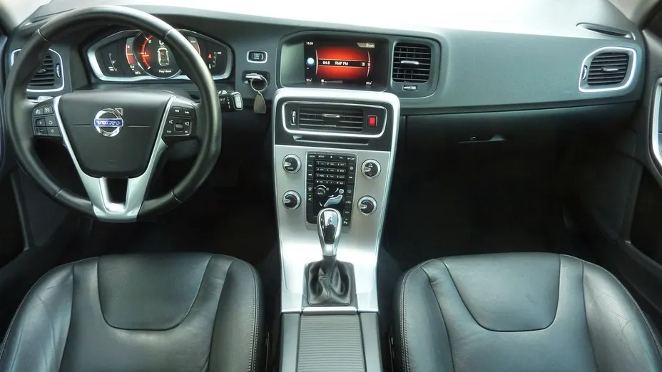 VOLVO V60 -