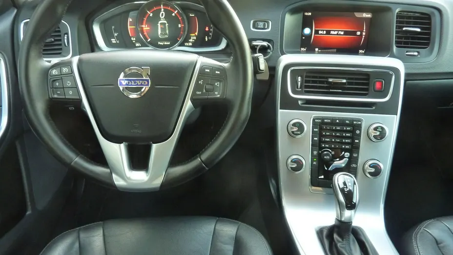 VOLVO V60 -