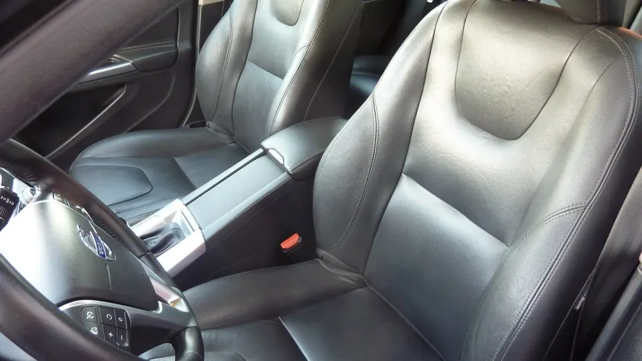 VOLVO V60 -