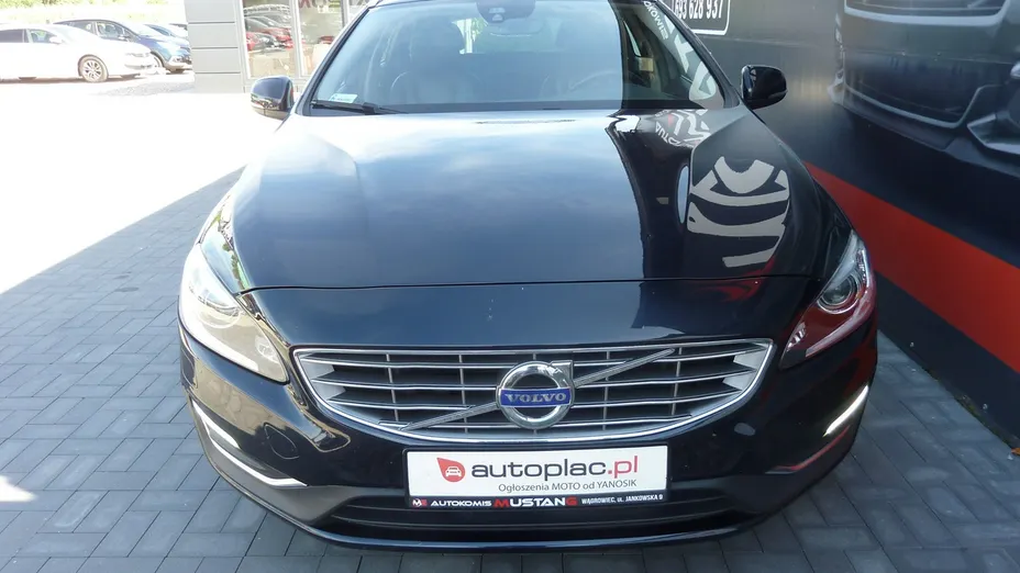 VOLVO V60 -