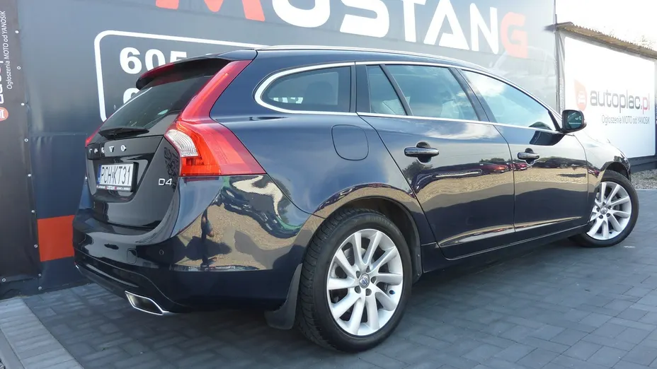 VOLVO V60 -
