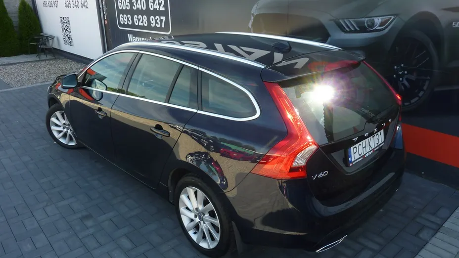 VOLVO V60 -