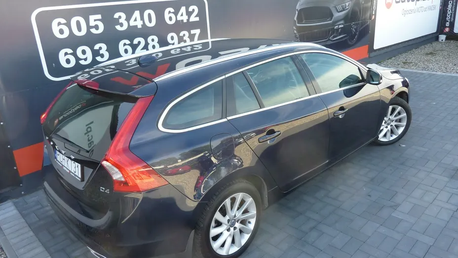 VOLVO V60 -
