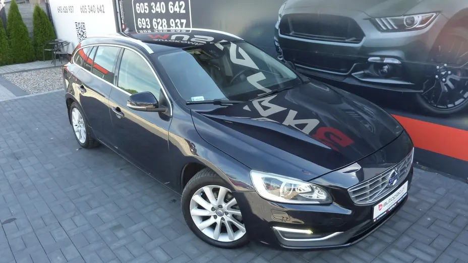 VOLVO V60 -