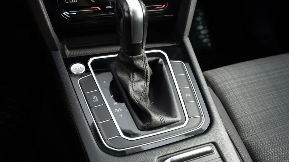 VOLKSWAGEN Passat -