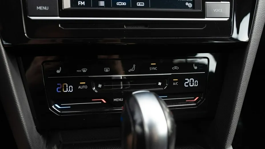 VOLKSWAGEN Passat -