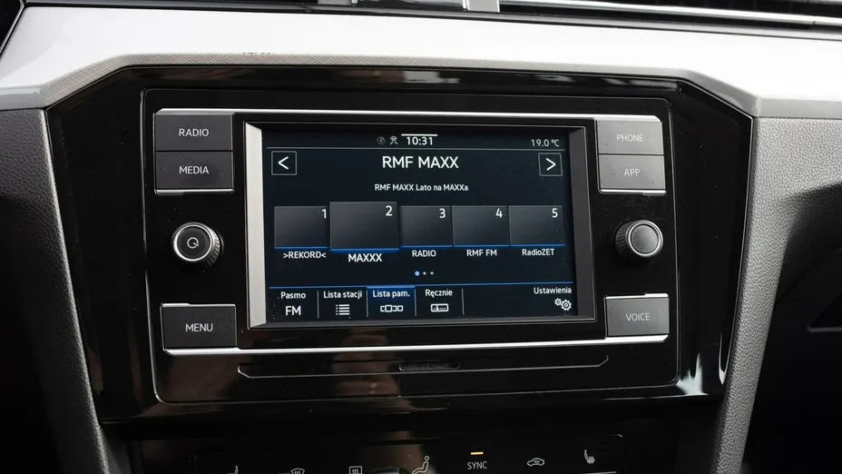 VOLKSWAGEN Passat -