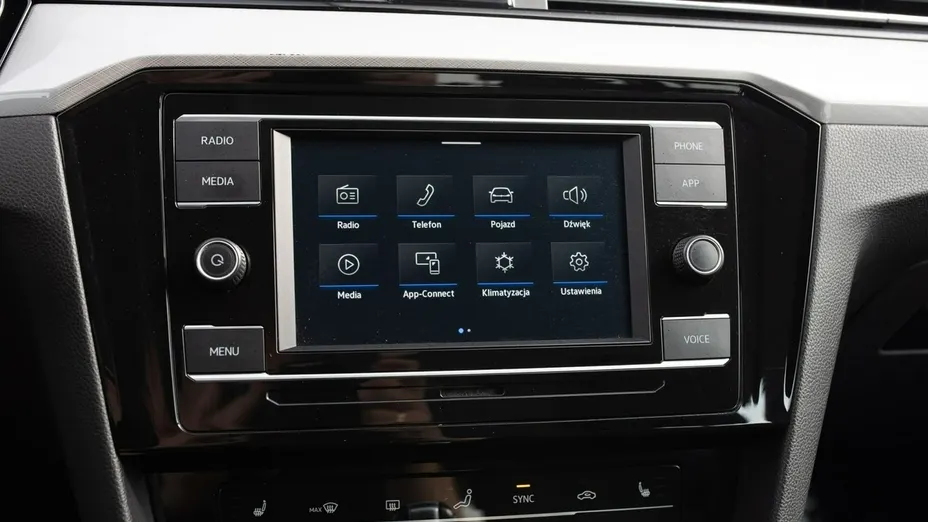 VOLKSWAGEN Passat -