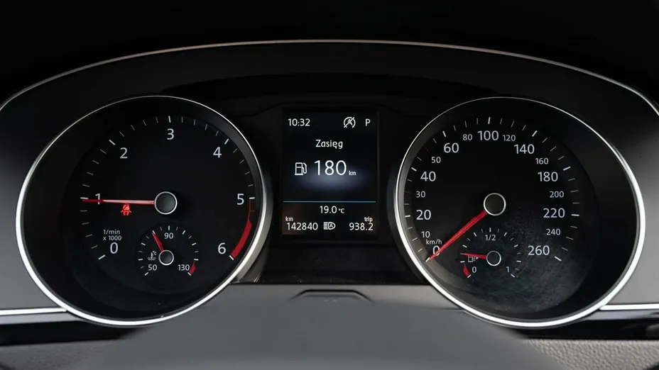 VOLKSWAGEN Passat -