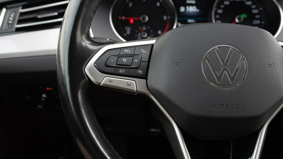 VOLKSWAGEN Passat -