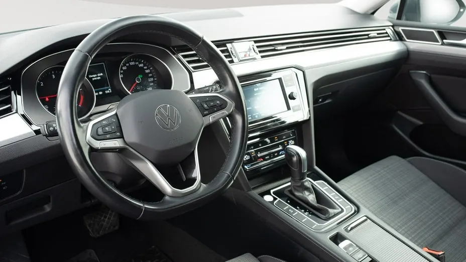 VOLKSWAGEN Passat -