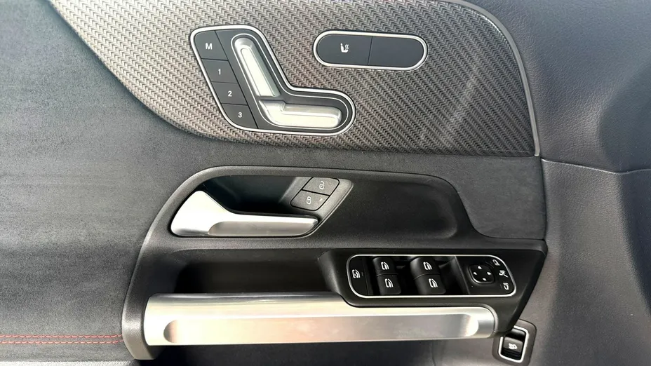 MERCEDES-BENZ GLB -