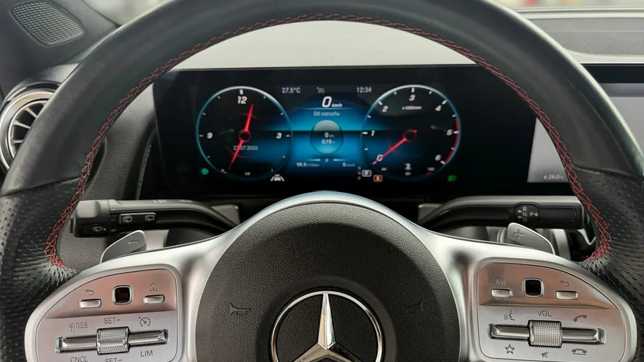 MERCEDES-BENZ GLB -