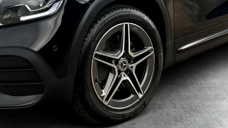 MERCEDES-BENZ GLB -
