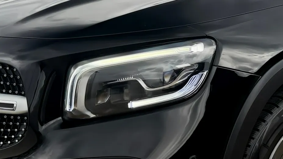 MERCEDES-BENZ GLB -