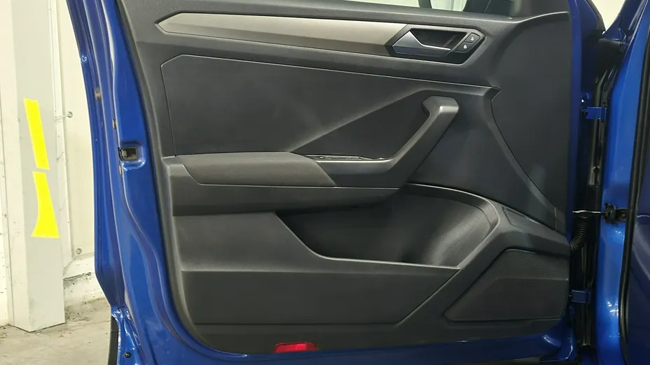 VOLKSWAGEN T-ROC -
