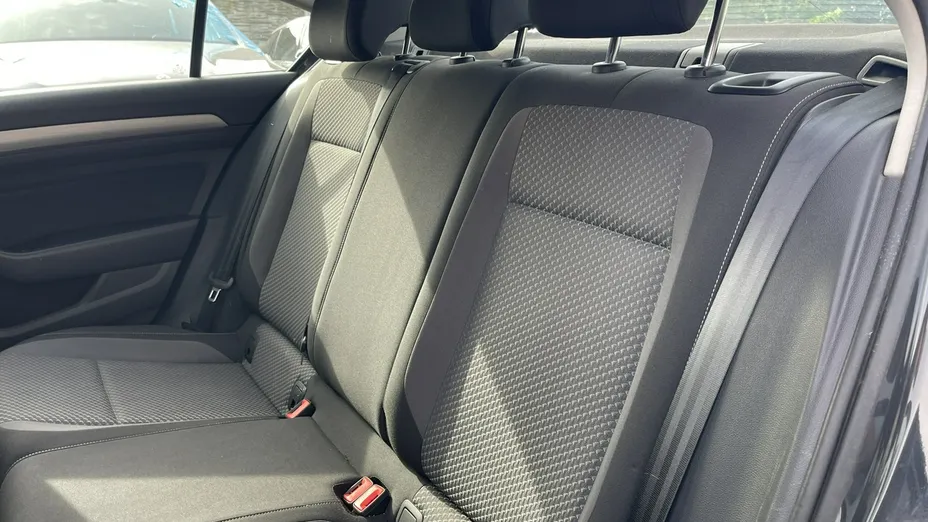 VOLKSWAGEN Passat -