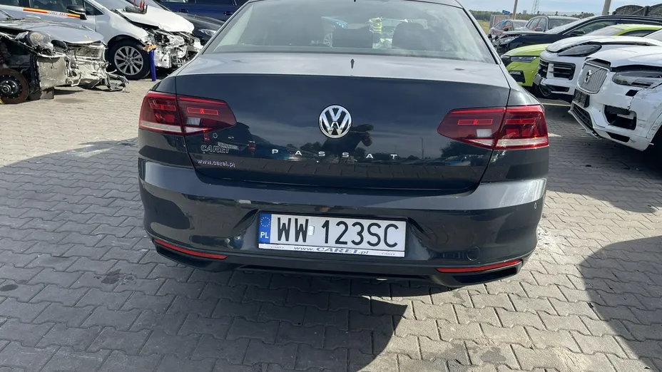 VOLKSWAGEN Passat -