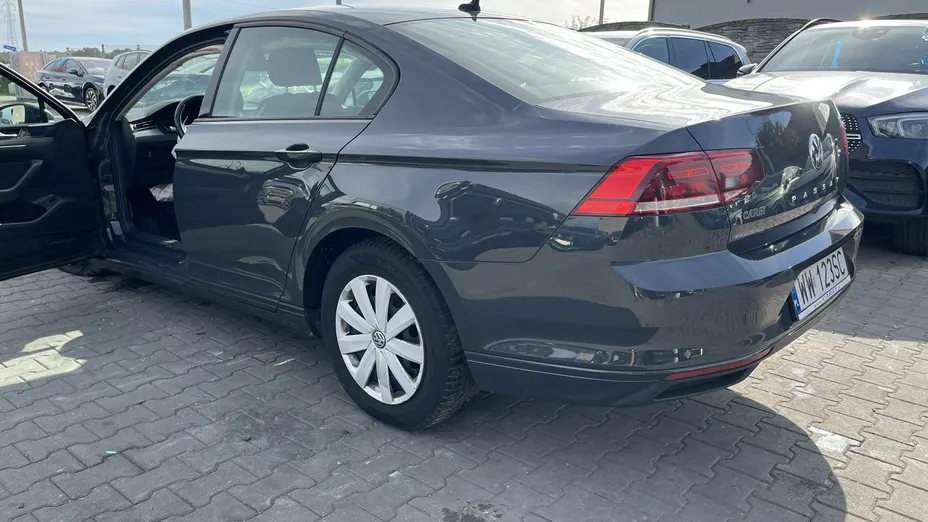 VOLKSWAGEN Passat -