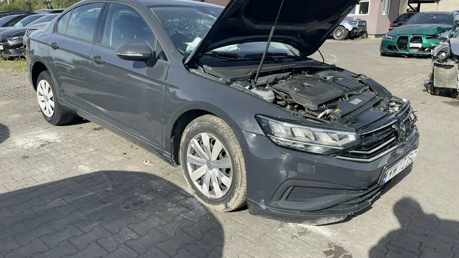 VOLKSWAGEN Passat -