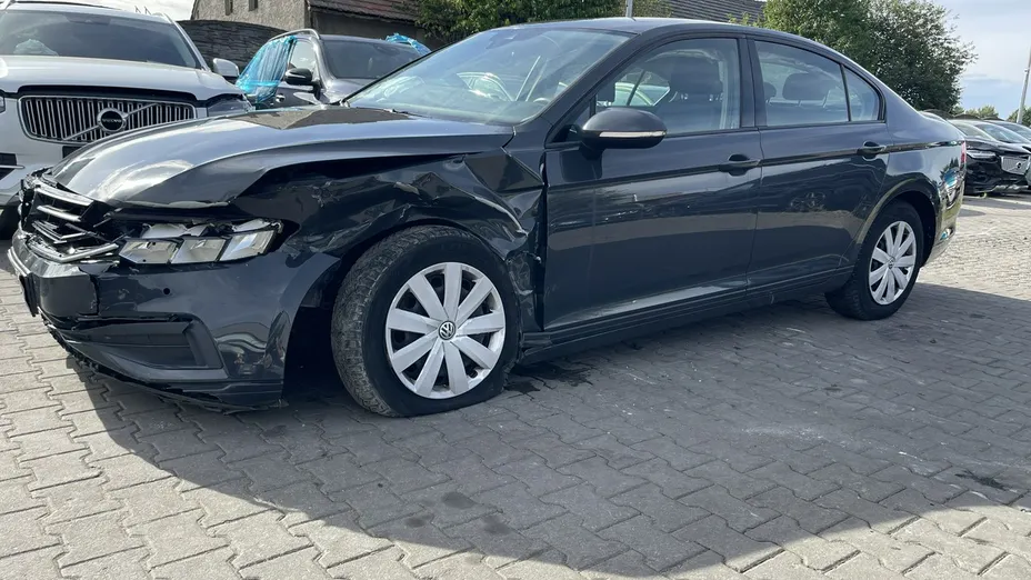 VOLKSWAGEN Passat -