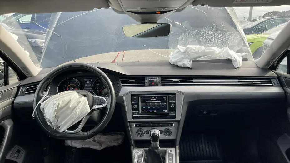 VOLKSWAGEN Passat -