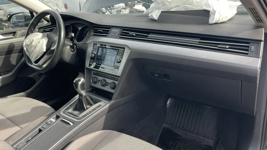 VOLKSWAGEN Passat -