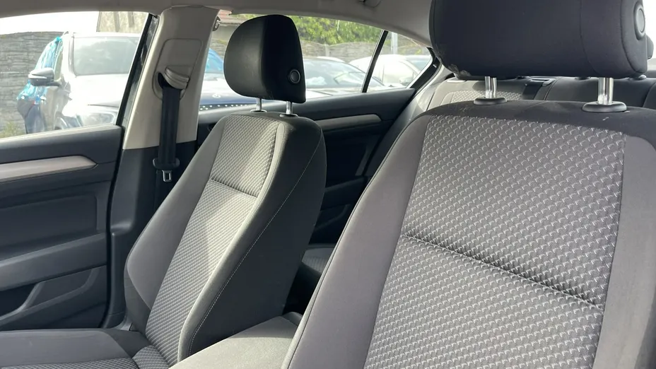 VOLKSWAGEN Passat -